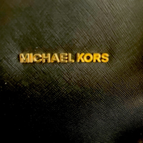 Michael Kors large black bag. Excellent condition no tears or marks on it - Picture 5 of 12